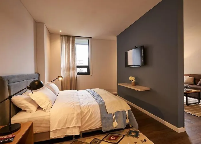 Caluce Apt 5D By Letoh